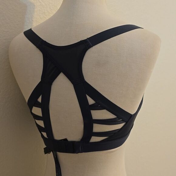 Victoria’s Secret Sports Bra 32C - Picture 7 of 7
